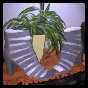 Charles Ericka Strappy Block-Heel Sand Stone Grey